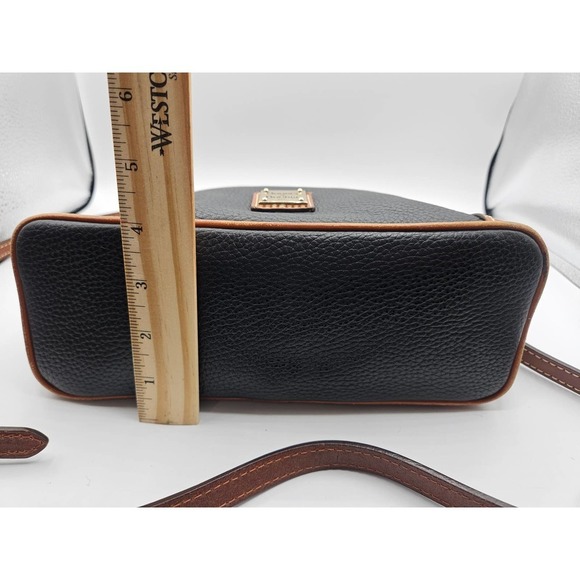 Dooney & Bourke‎ Pebble Grain Letter Carrier Black Red Lining with Dustbag - Picture 7 of 16